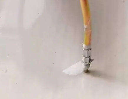 将乐瓷砖空鼓维修公司专业解答在瓷砖铺贴过程中，如果使用的砂料过粗（如全部使用了粗砂），可能会导致以下问题